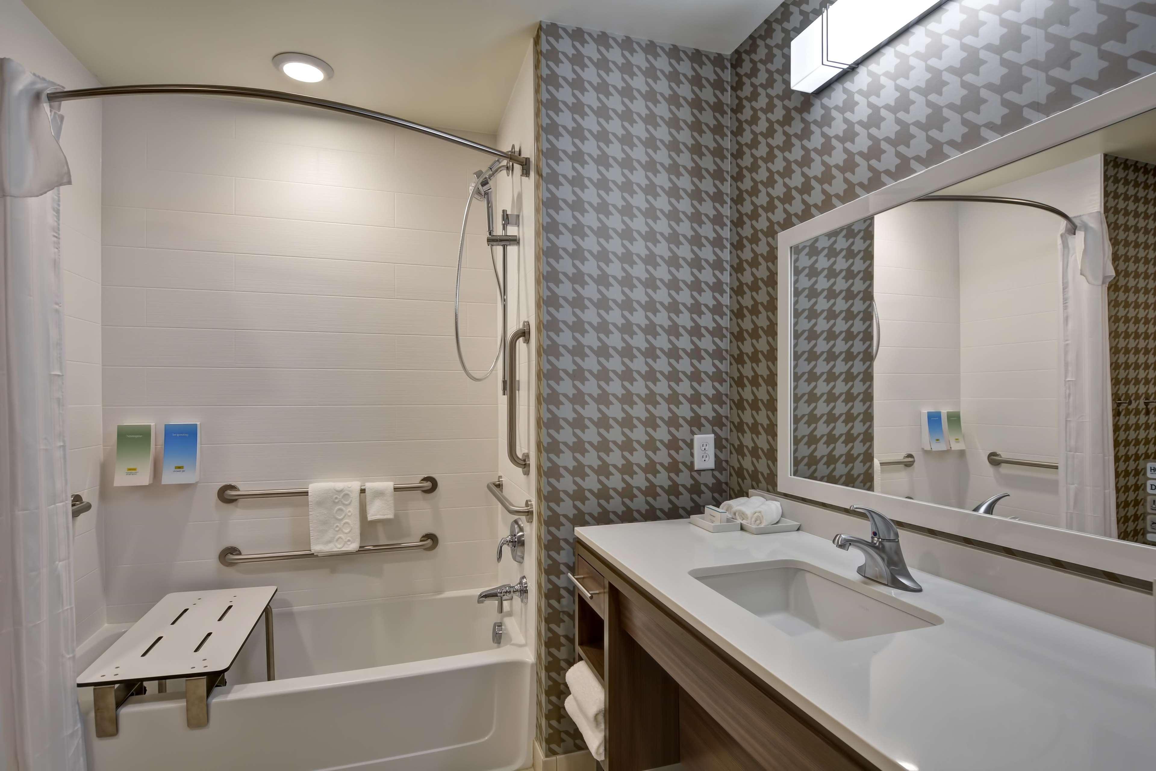 Hotel Home2 By Hilton Lafayette