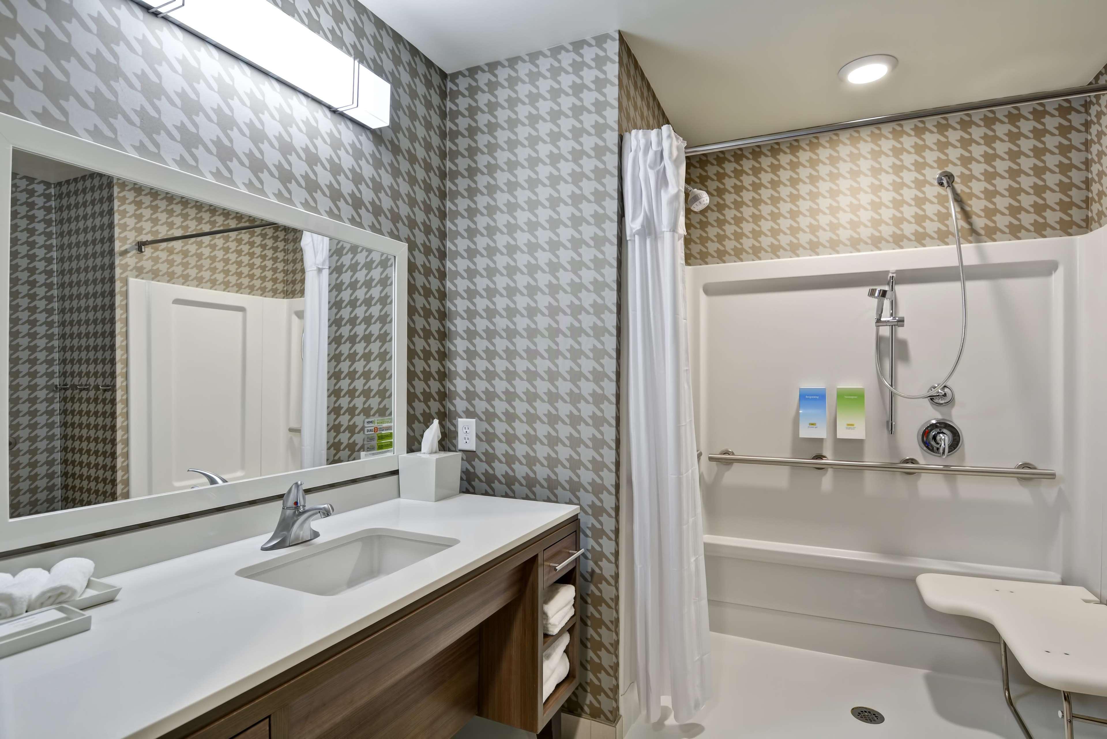 Hotel Home2 By Hilton Lafayette